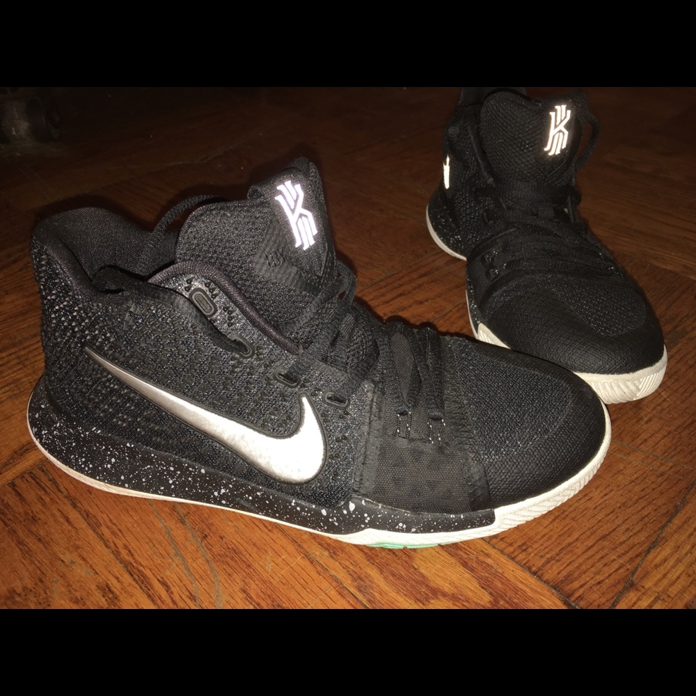 Nike Kyrie Irving Azurie Elizabeth Shoes